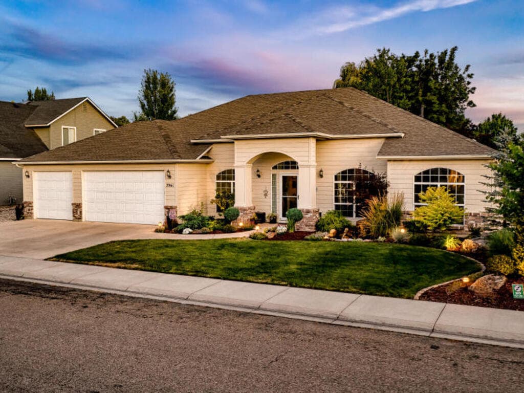 Landscaped yard in the Eagle area